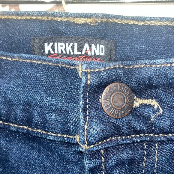 KIRKLAND Signature Men’s 32 X 30 Straight Leg Blue Jeans - Picture 6 of 17